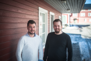 Magnus Jonsson (tv), ny delägare i Thnx Innovation, här tillsammans med Richard Lindberg (th), VD och grundare.