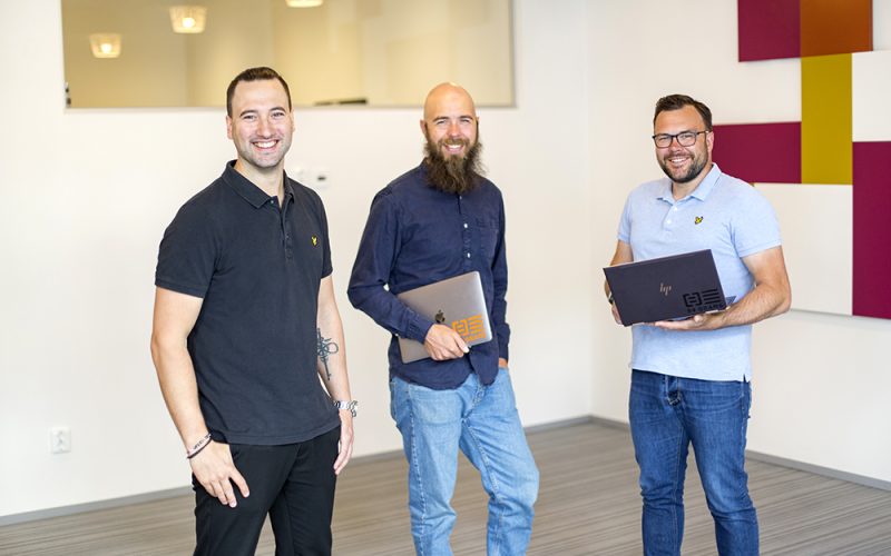 84 Grams, den snabbast växande internetleverantören av företagstjänster i Umeås stadsnät. På bild: Navid Haghjo, vd, Emil Westrin, försäljningschef, och Ulrik Kärrman, teknisk chef.