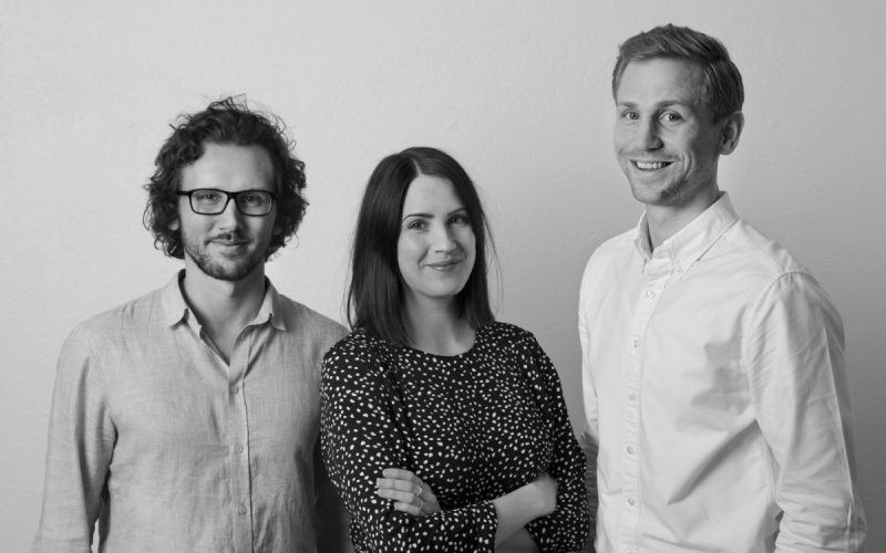 Joakim Södermark, Lina Forsberg och Tommy Eriksson från Cura Nord, ett konsultföretag som hjälper organisationer att hitta socionomkompetens.